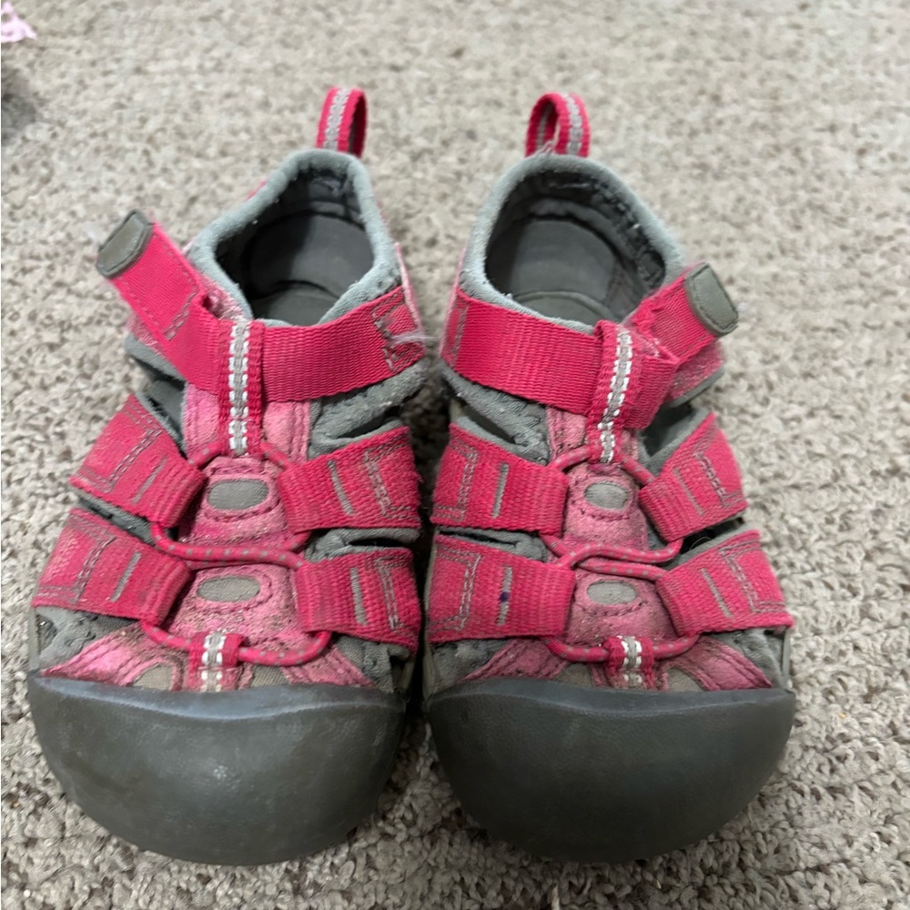 Size 6 toddler Keens